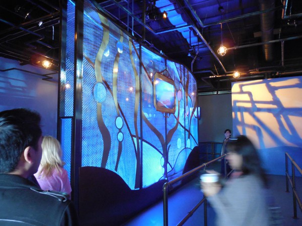 This is another wall that sits in the middle of the queue. / DSCN1088.jpg DSCN1088.jpg