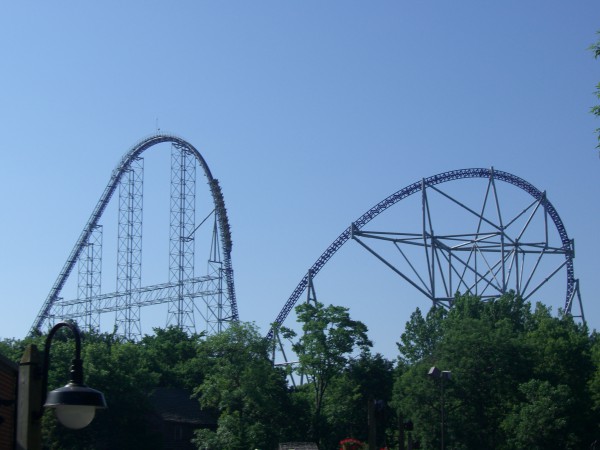 Millennium_Force_(Cedar_Point)_06.JPG