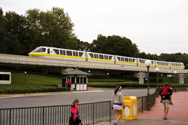 Disney_World_Monorail_01.jpg